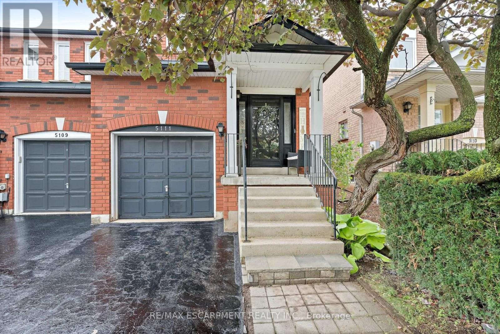 5111 Silvercreek Drive, Burlington, ON - Outdoor