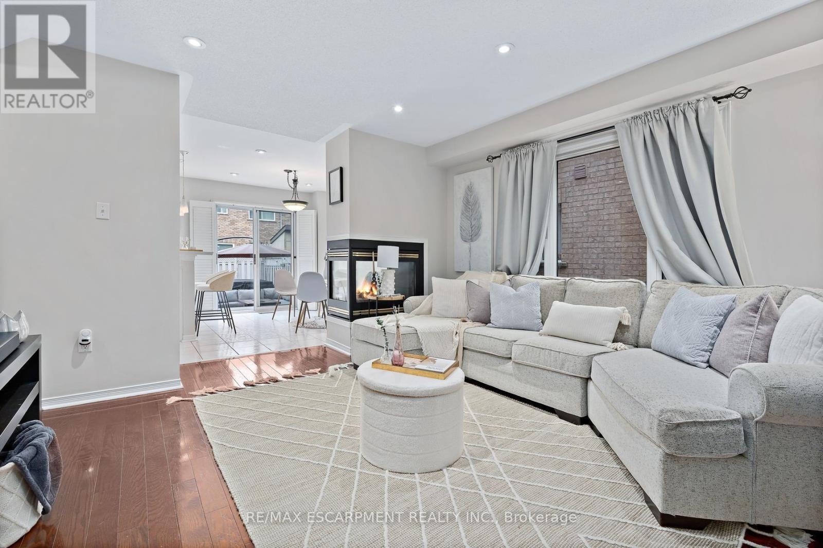 5111 Silvercreek Drive, Burlington, ON - Indoor Photo Showing Living Room With Fireplace