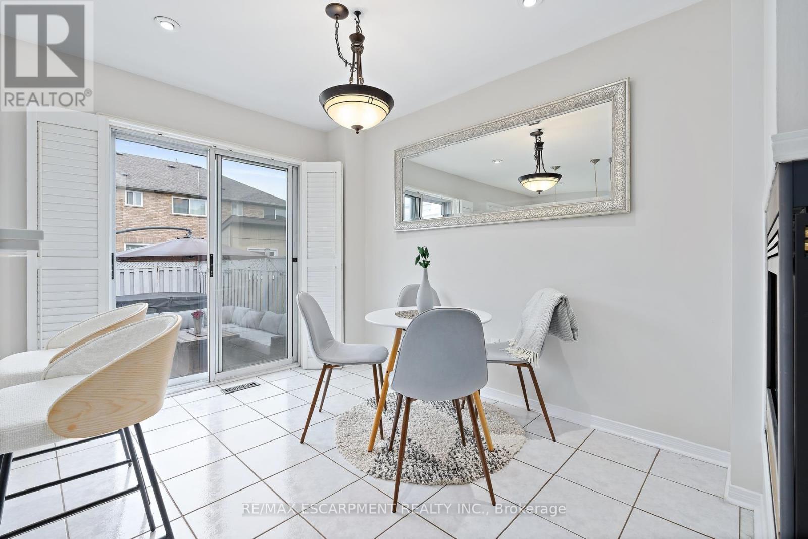 5111 Silvercreek Drive, Burlington, ON - Indoor Photo Showing Dining Room