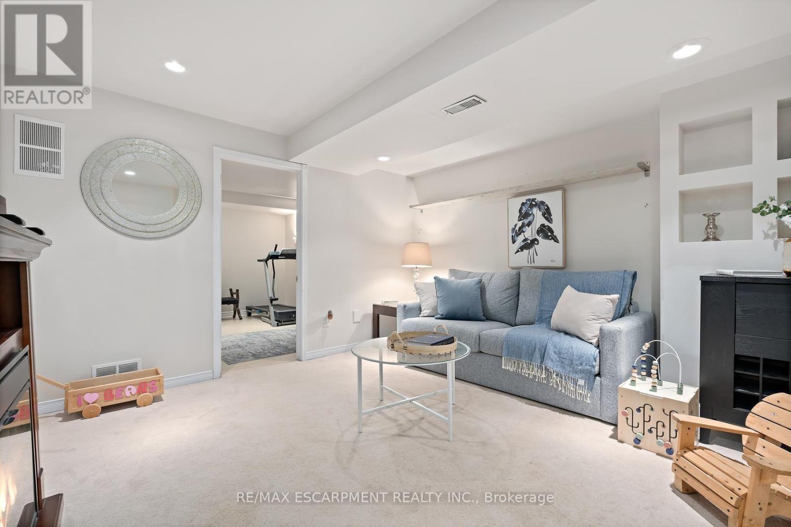 5111 Silvercreek Drive, Burlington, ON - Indoor Photo Showing Other Room