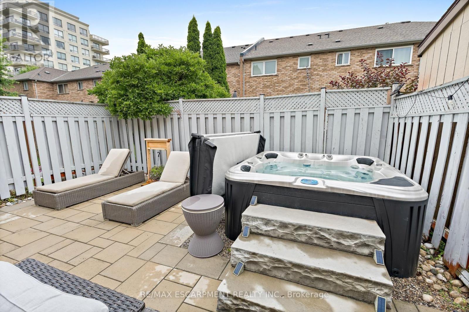 5111 Silvercreek Drive, Burlington, ON - Outdoor With Deck Patio Veranda With Exterior