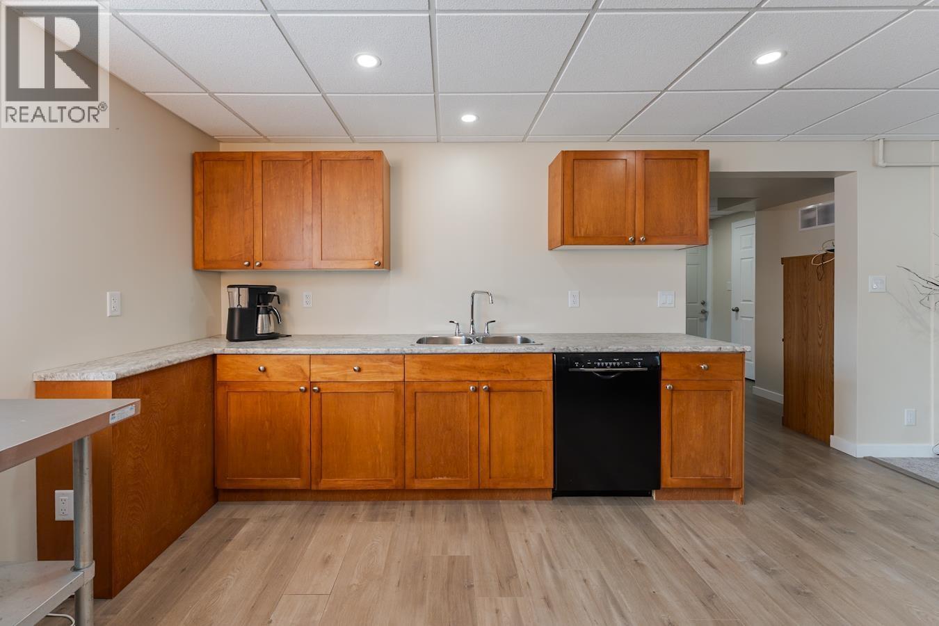 5940 Kovachich Drive, Prince George, BC - Indoor Photo Showing Kitchen With Double Sink
