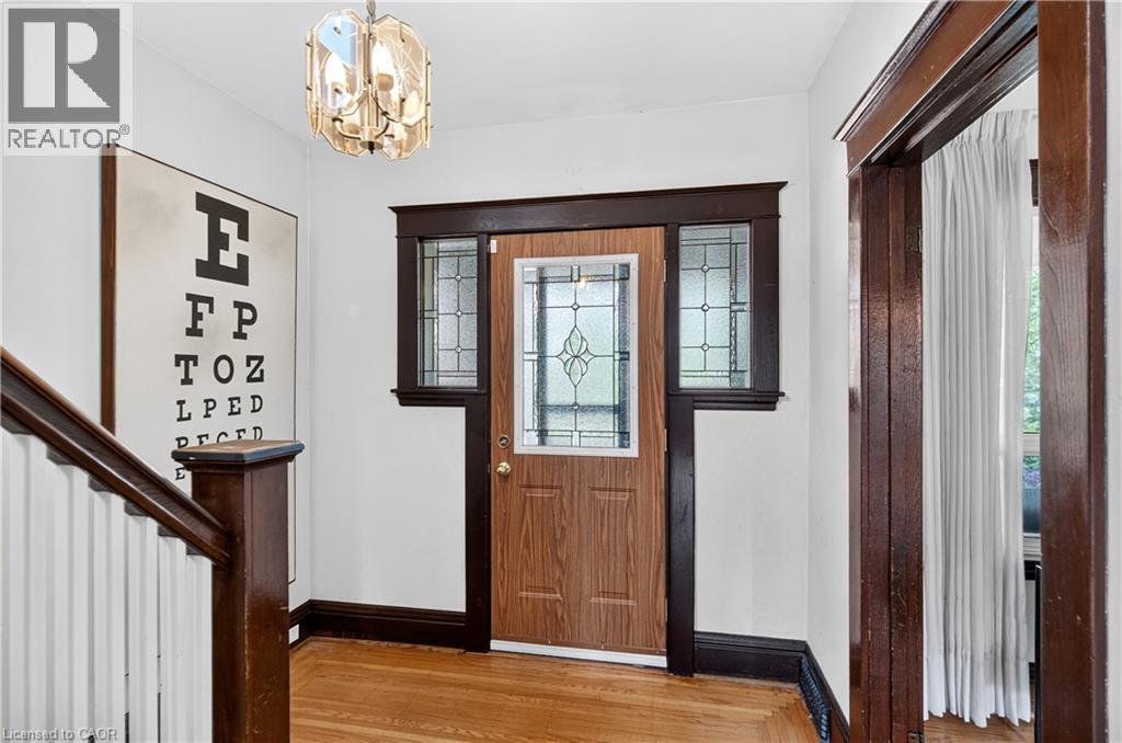 172 Kensington Avenue S, Hamilton, ON - Indoor Photo Showing Other Room