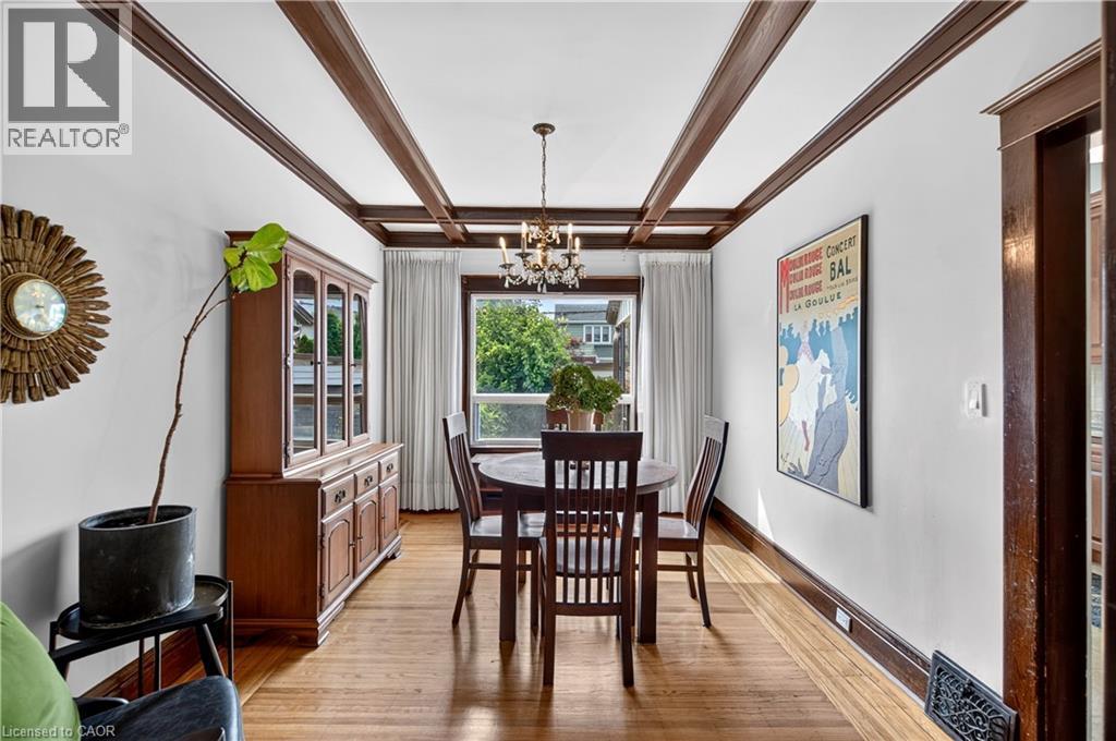 172 Kensington Avenue S, Hamilton, ON - Indoor Photo Showing Dining Room