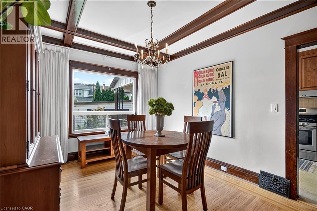 172 Kensington Avenue S, Hamilton, ON - Indoor Photo Showing Dining Room