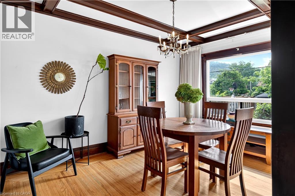 172 Kensington Avenue S, Hamilton, ON - Indoor Photo Showing Dining Room