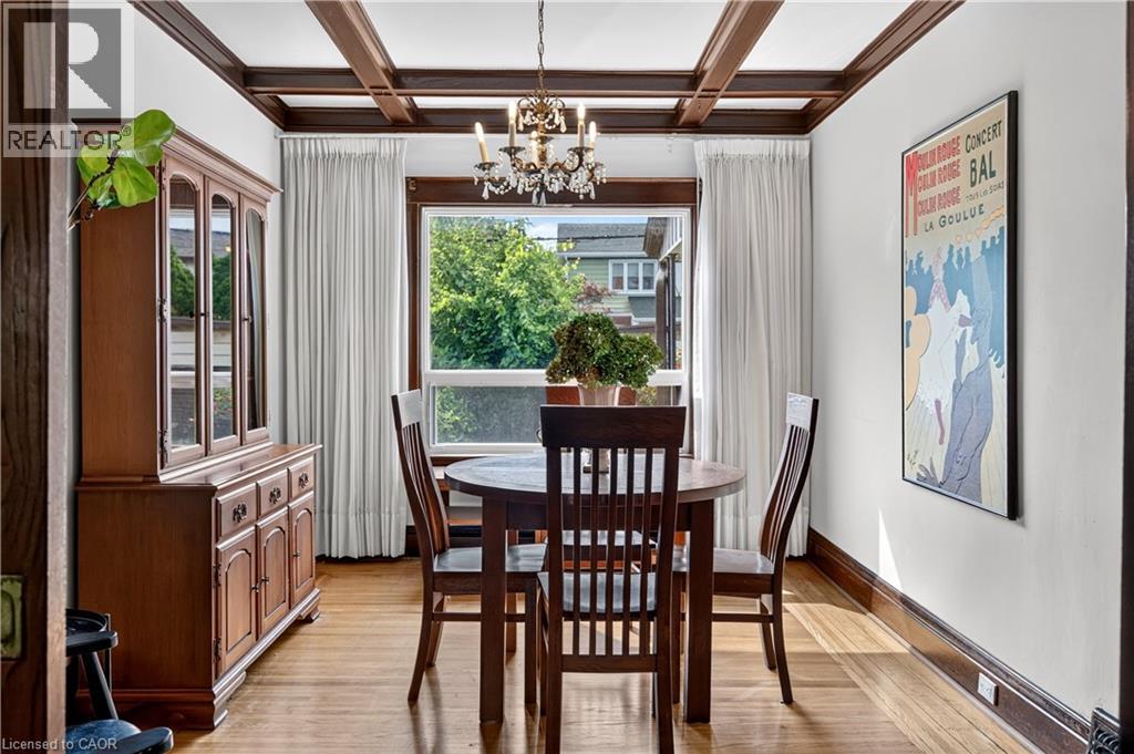 172 Kensington Avenue S, Hamilton, ON - Indoor Photo Showing Dining Room