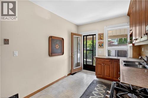 172 Kensington Avenue S, Hamilton, ON - Indoor Photo Showing Other Room