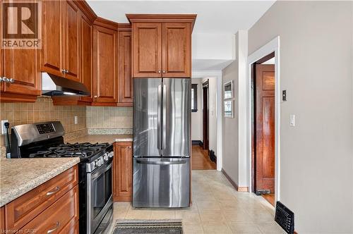172 Kensington Avenue S, Hamilton, ON - Indoor Photo Showing Kitchen