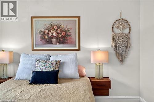 172 Kensington Avenue S, Hamilton, ON - Indoor Photo Showing Bedroom