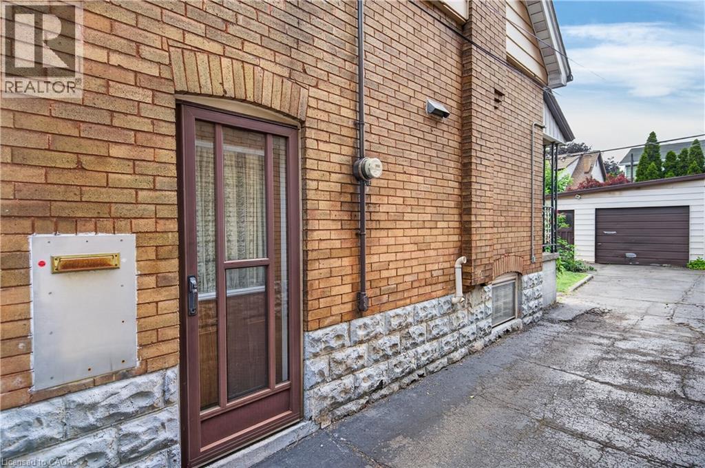 172 Kensington Avenue S, Hamilton, ON - Outdoor With Exterior
