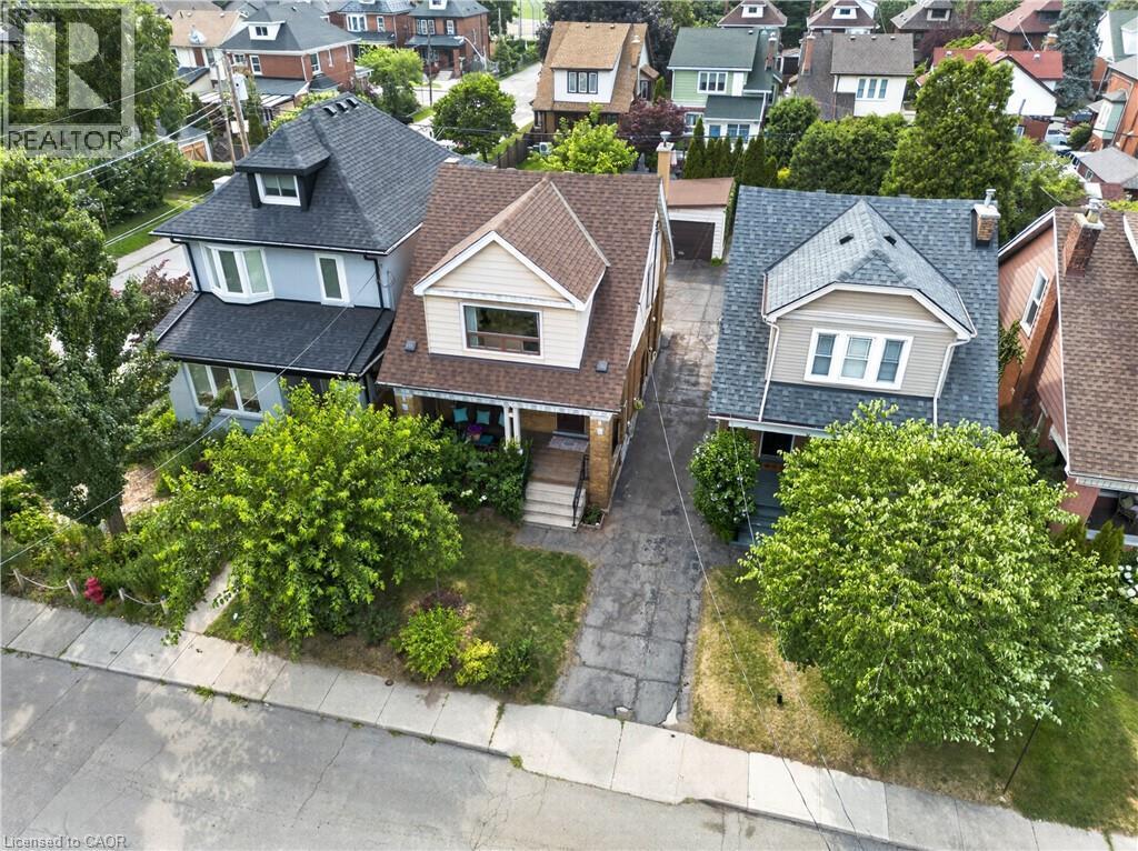 172 Kensington Avenue S, Hamilton, ON - Outdoor With Facade