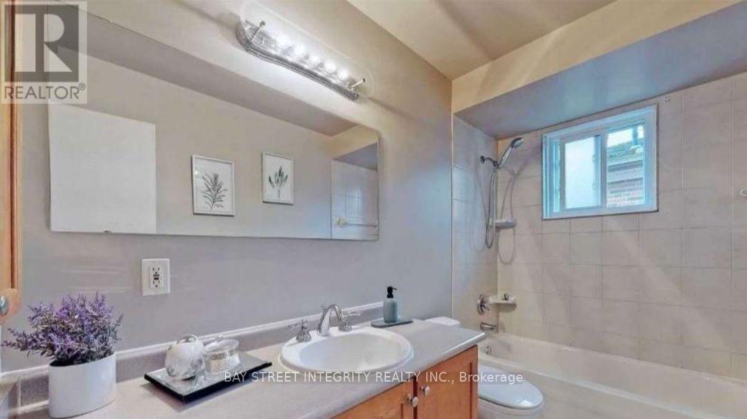Main - 61 Chartland Boulevard S, Toronto, ON - Indoor Photo Showing Bathroom