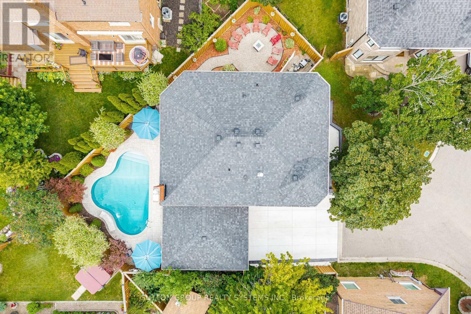 6615 Snow Goose Lane, Mississauga, ON - Outdoor With In Ground Pool