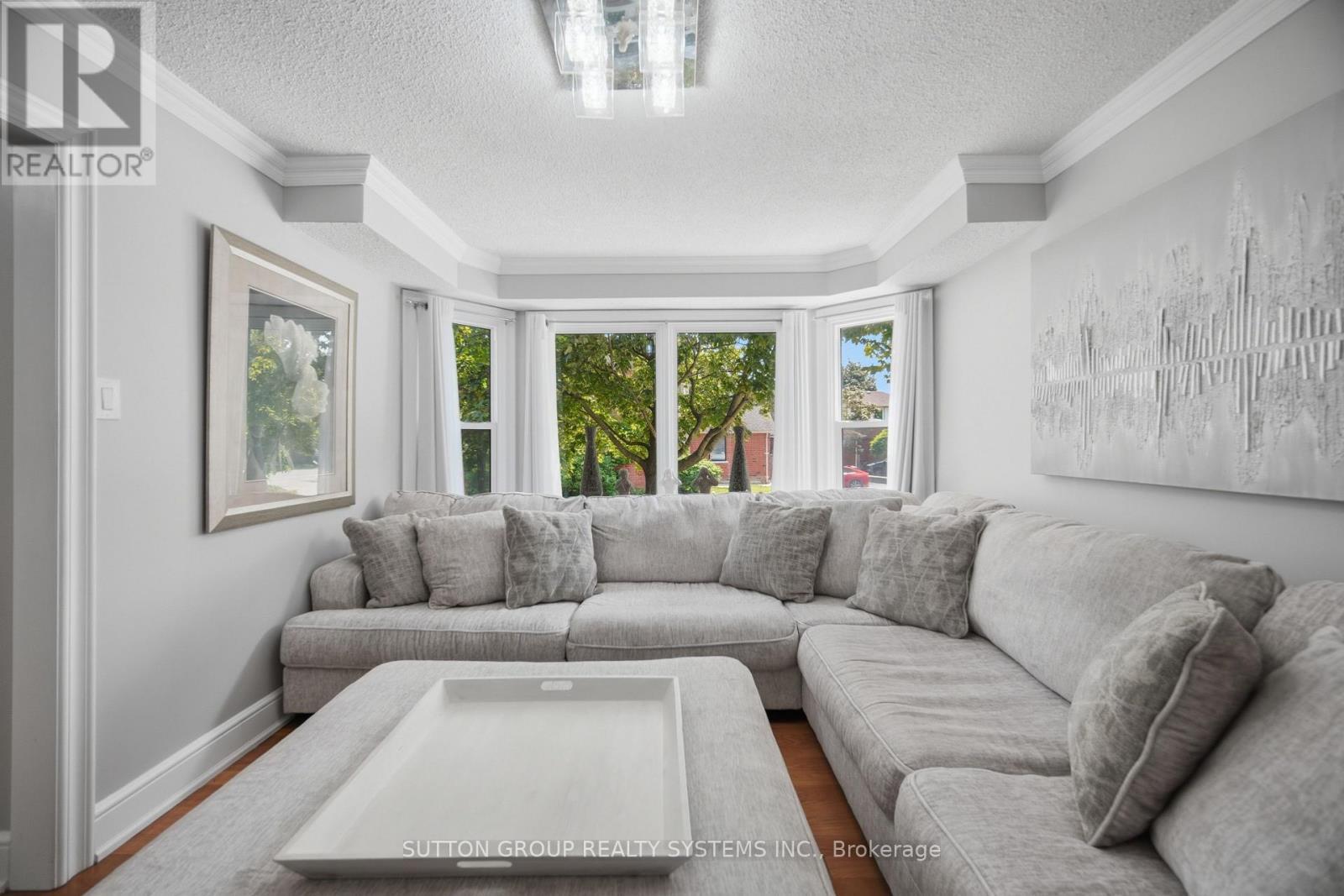 6615 Snow Goose Lane, Mississauga, ON - Indoor Photo Showing Living Room