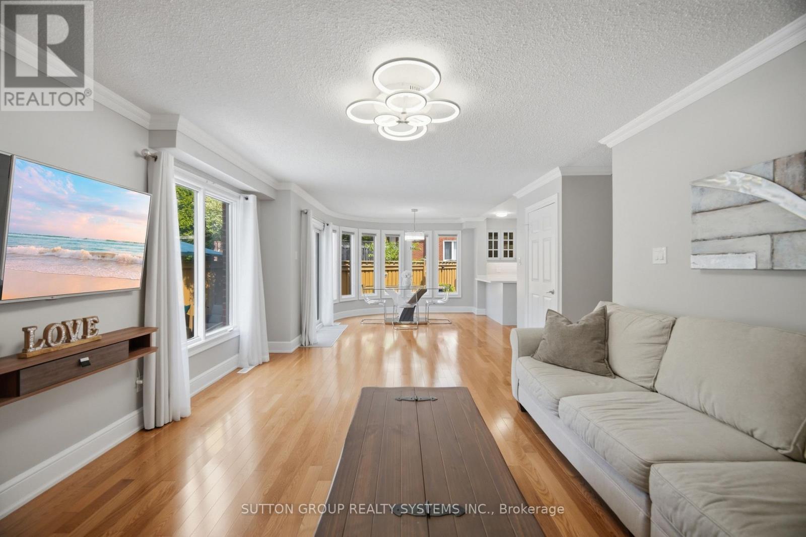 6615 Snow Goose Lane, Mississauga, ON - Indoor Photo Showing Living Room