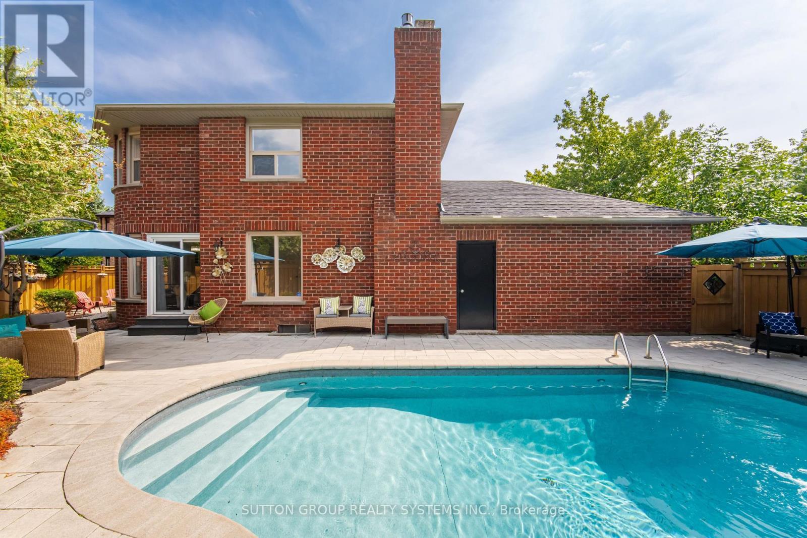 6615 Snow Goose Lane, Mississauga, ON - Outdoor With In Ground Pool