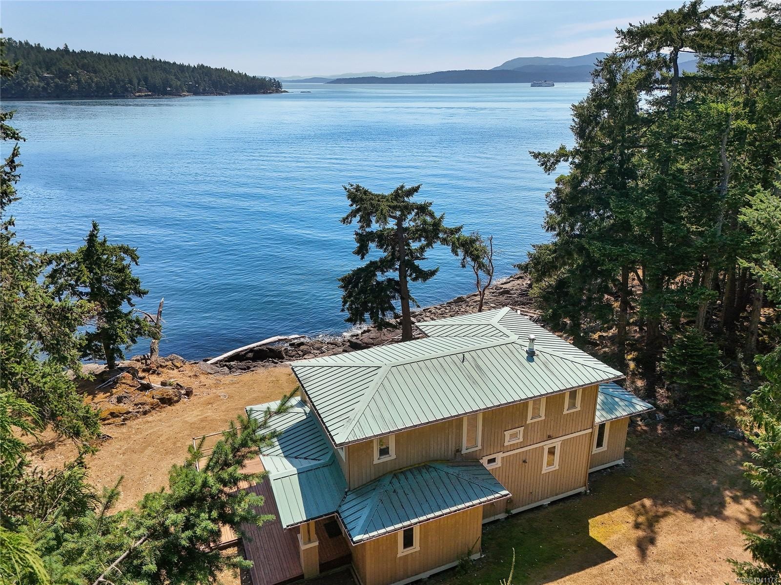 647 Dinner Bay Rd, Mayne Island, BC