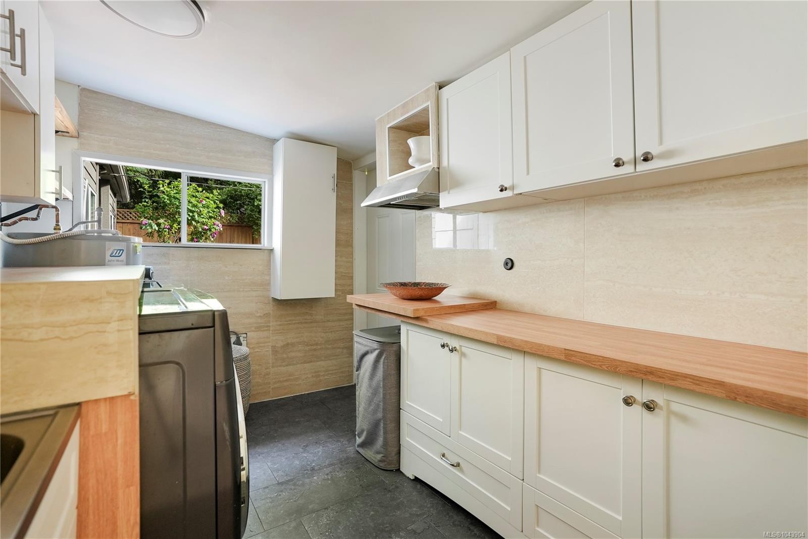 5470 Alderley Rd, Saanich, BC