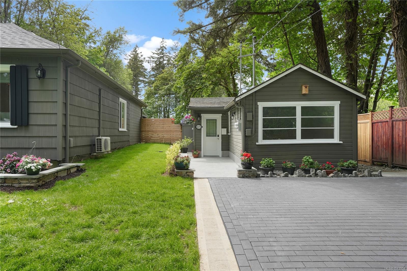 5470 Alderley Rd, Saanich, BC