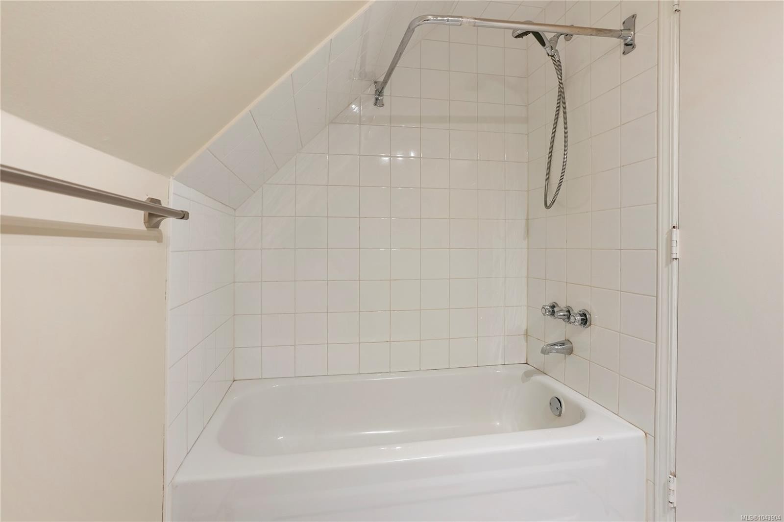 5470 Alderley Rd, Saanich, BC