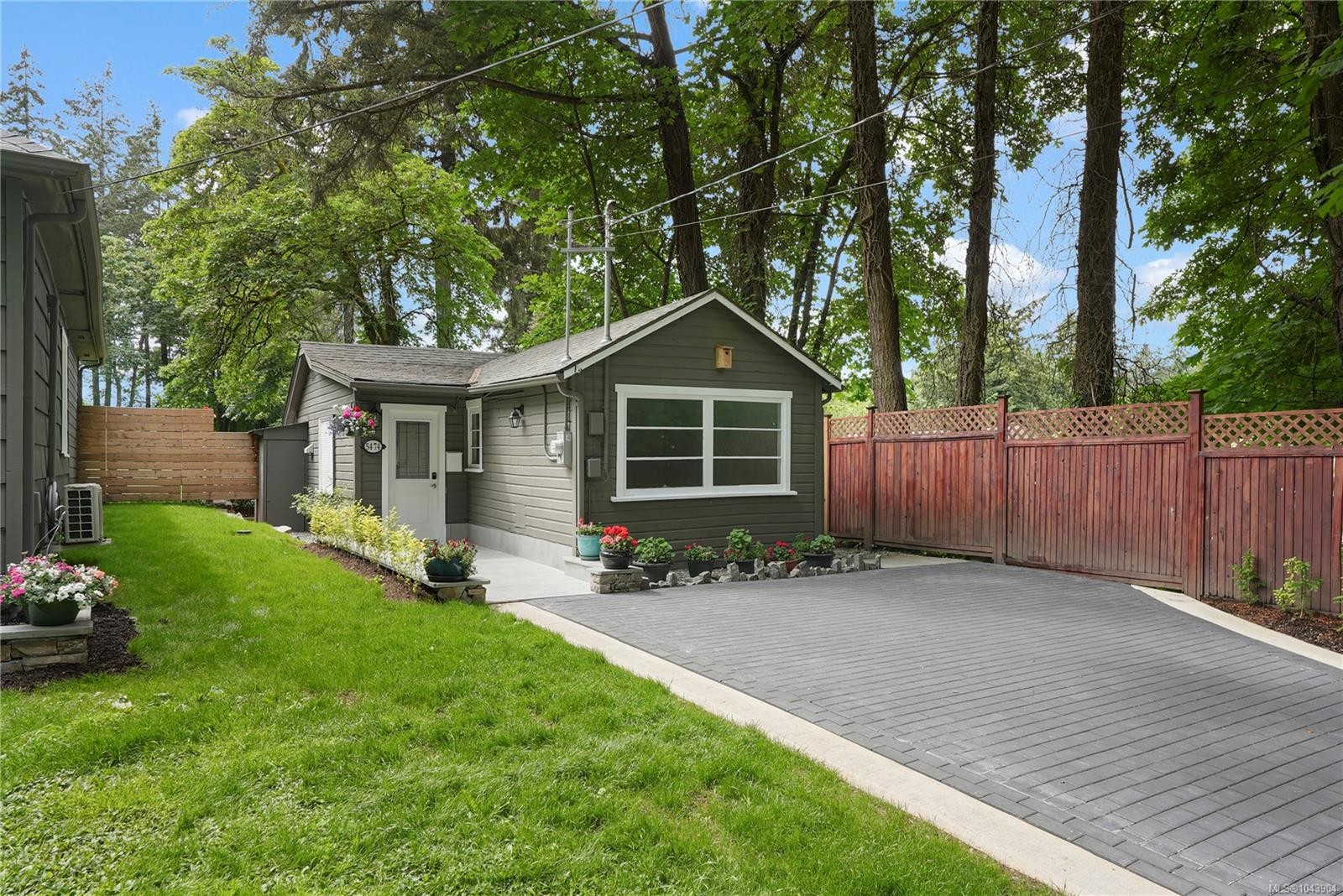 5470 Alderley Rd, Saanich, BC