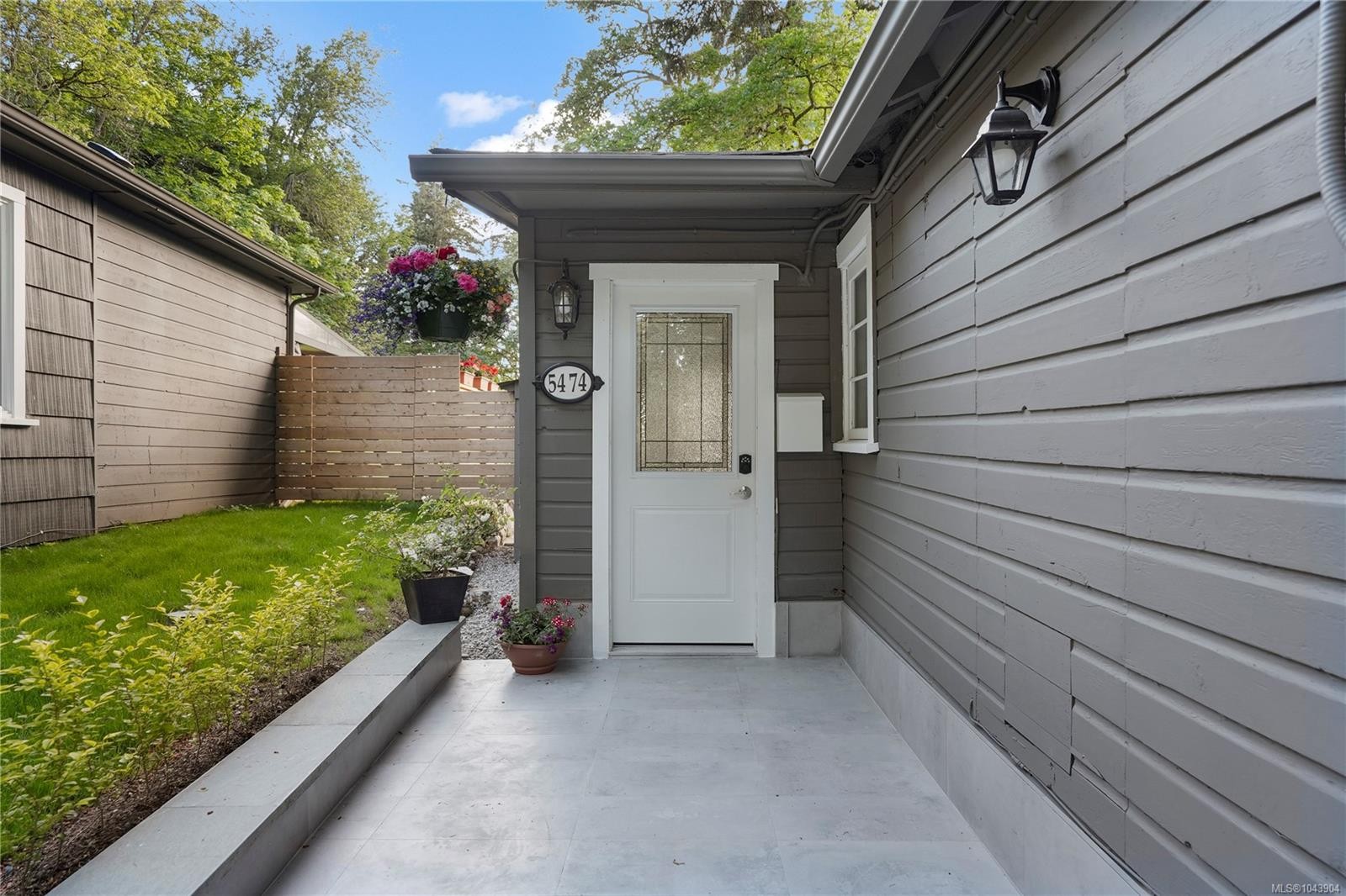 5470 Alderley Rd, Saanich, BC