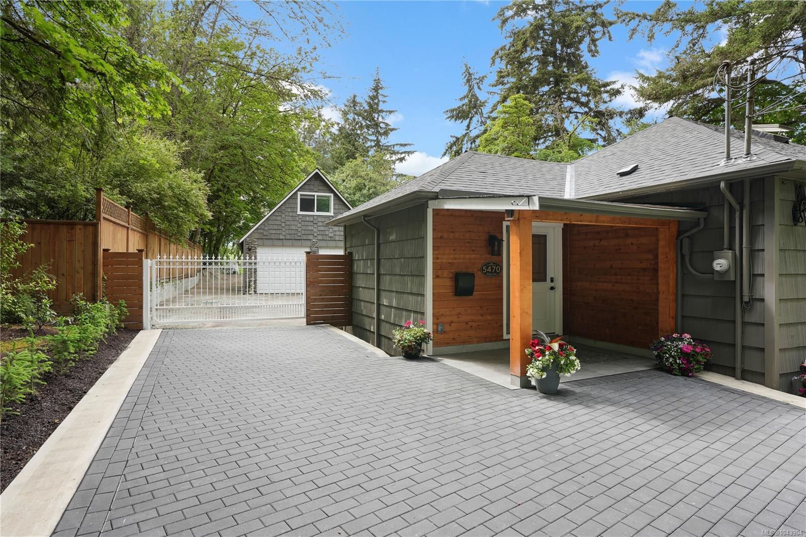 5470 Alderley Rd, Saanich, BC