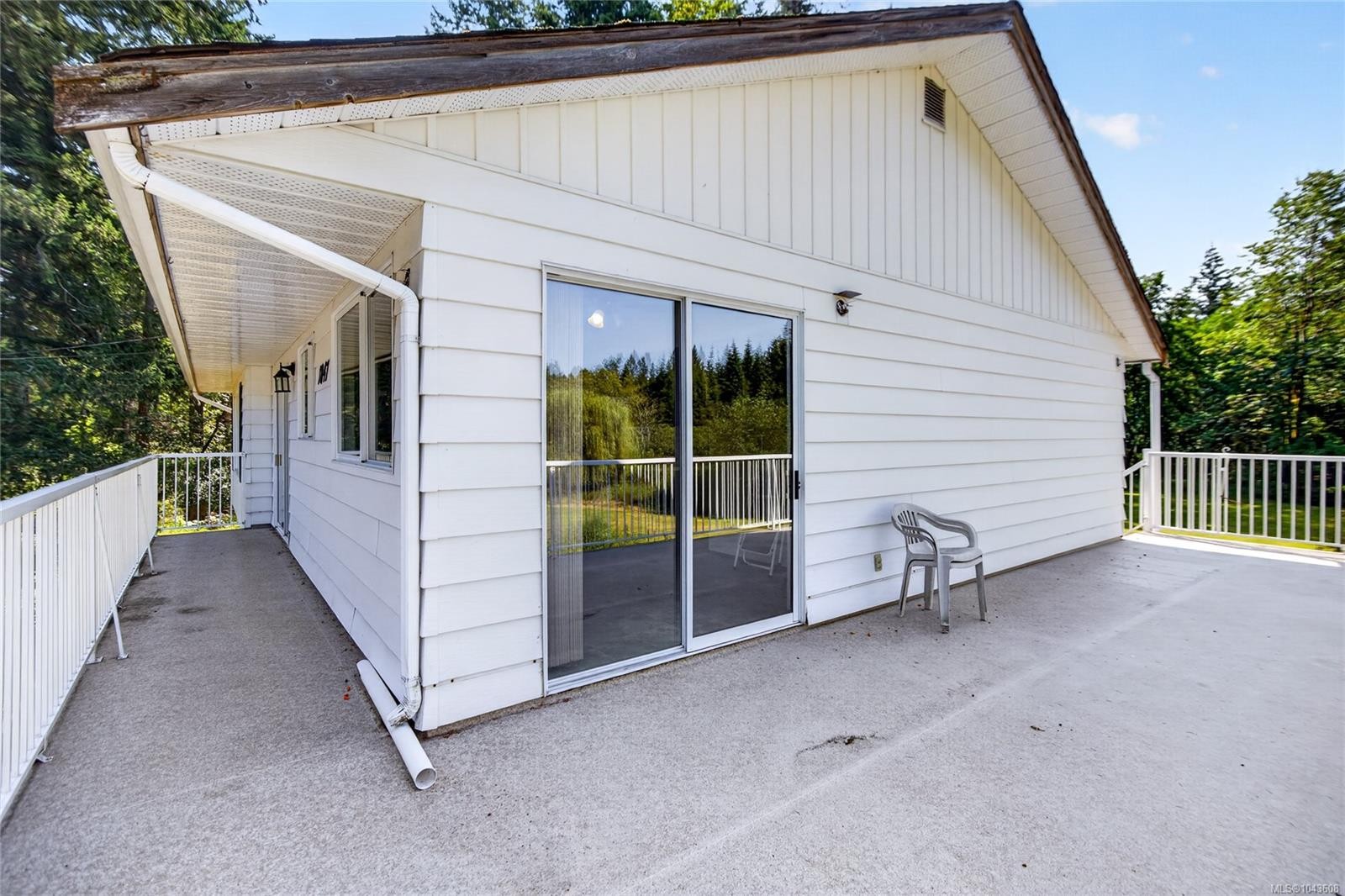 1847 Miracle Beach Dr, Black Creek, BC