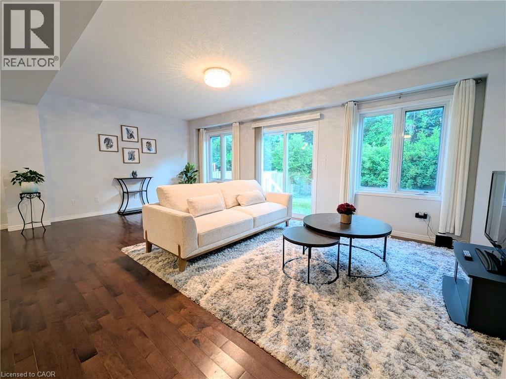 553 Blue Beech Boulevard, Waterloo, ON - Indoor Photo Showing Living Room