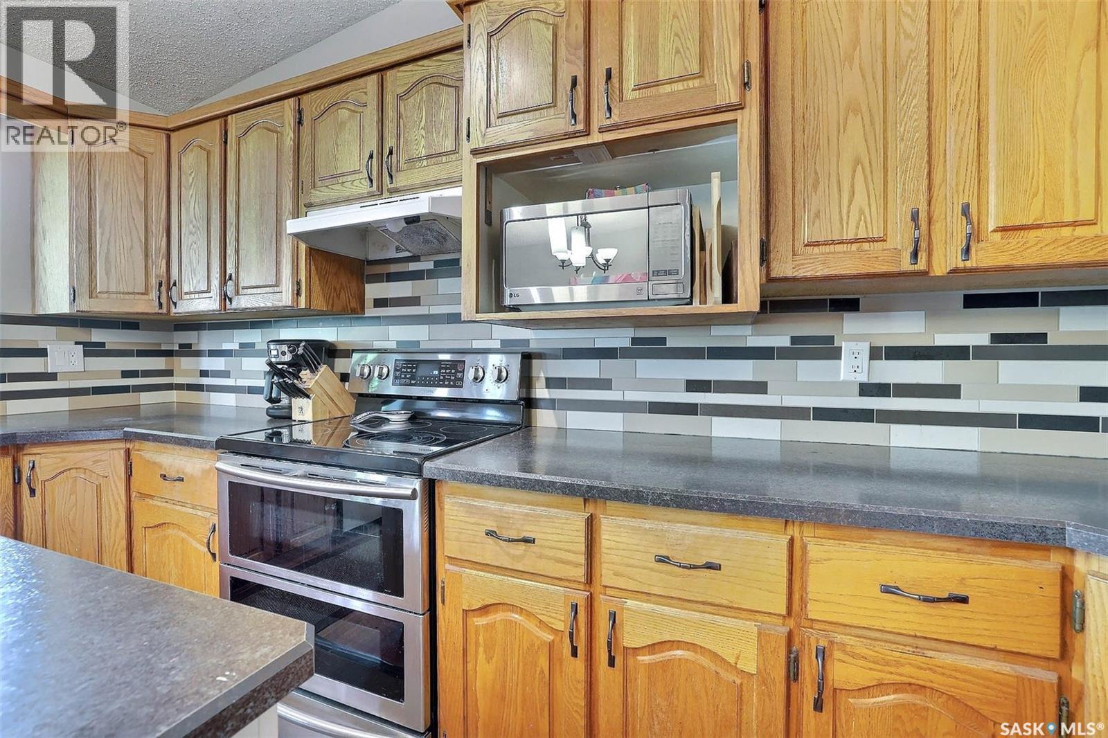 3419 Keehr Place E, Regina, SK - Indoor Photo Showing Kitchen