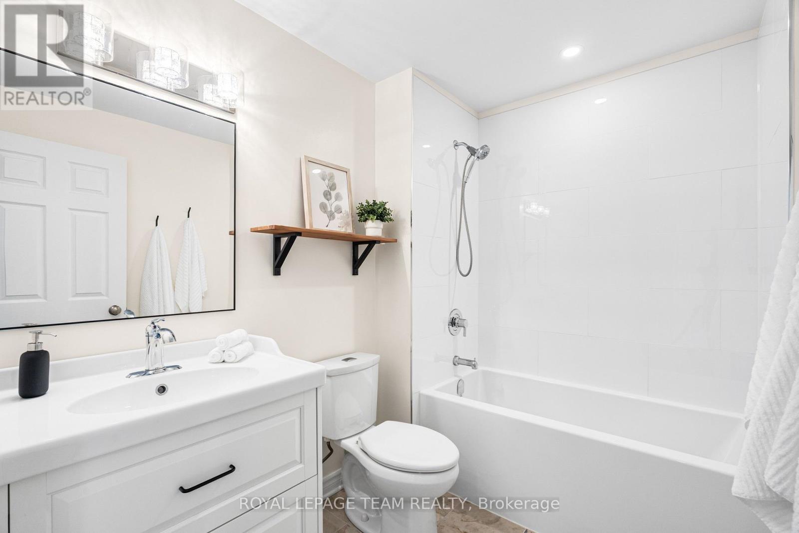 475 Melbourne Avenue, Ottawa, ON - Indoor Photo Showing Bathroom