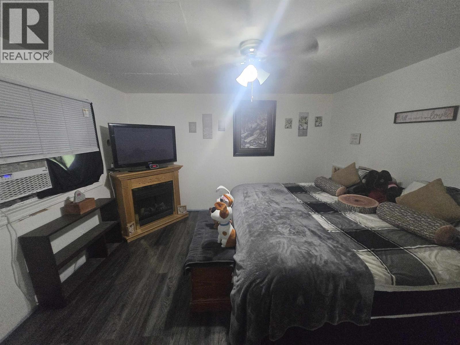3231 Hayman Crescent, Quesnel, BC - Indoor Photo Showing Bedroom With Fireplace