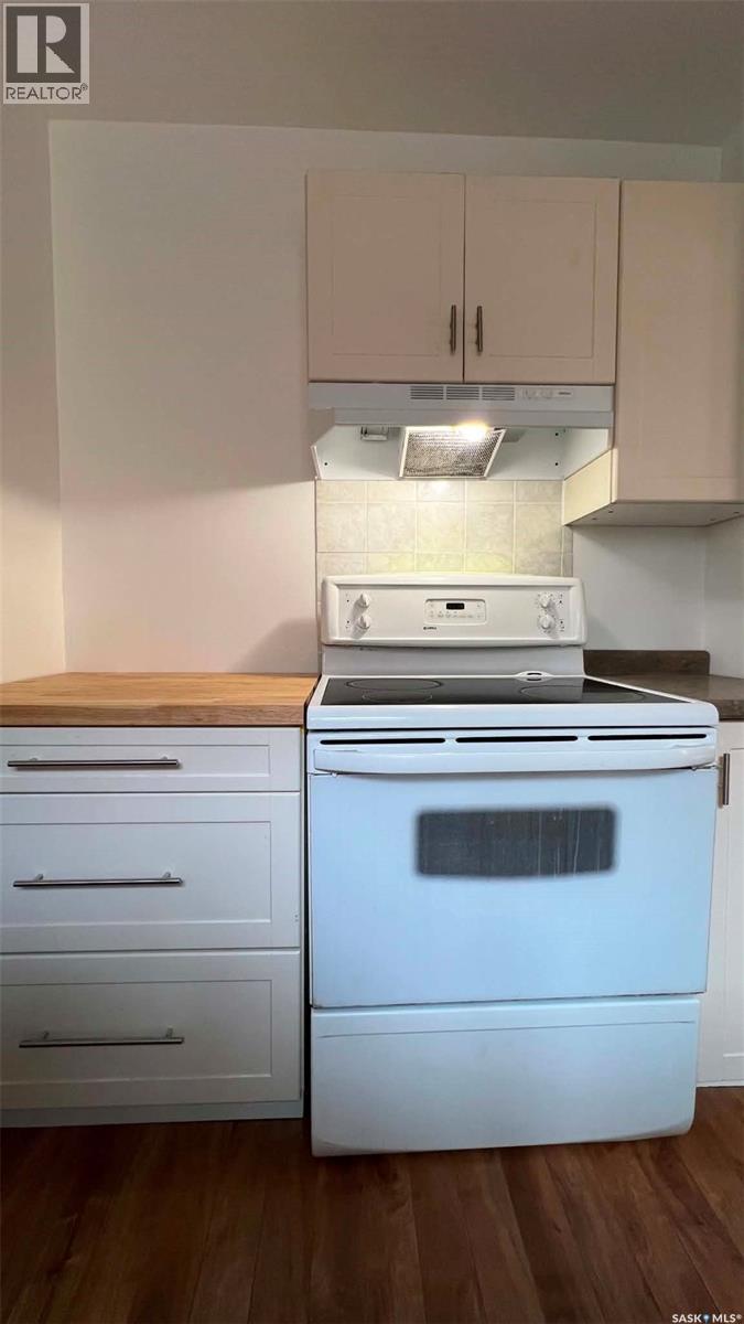355 10Th Street E, Prince Albert, SK - Indoor Photo Showing Kitchen