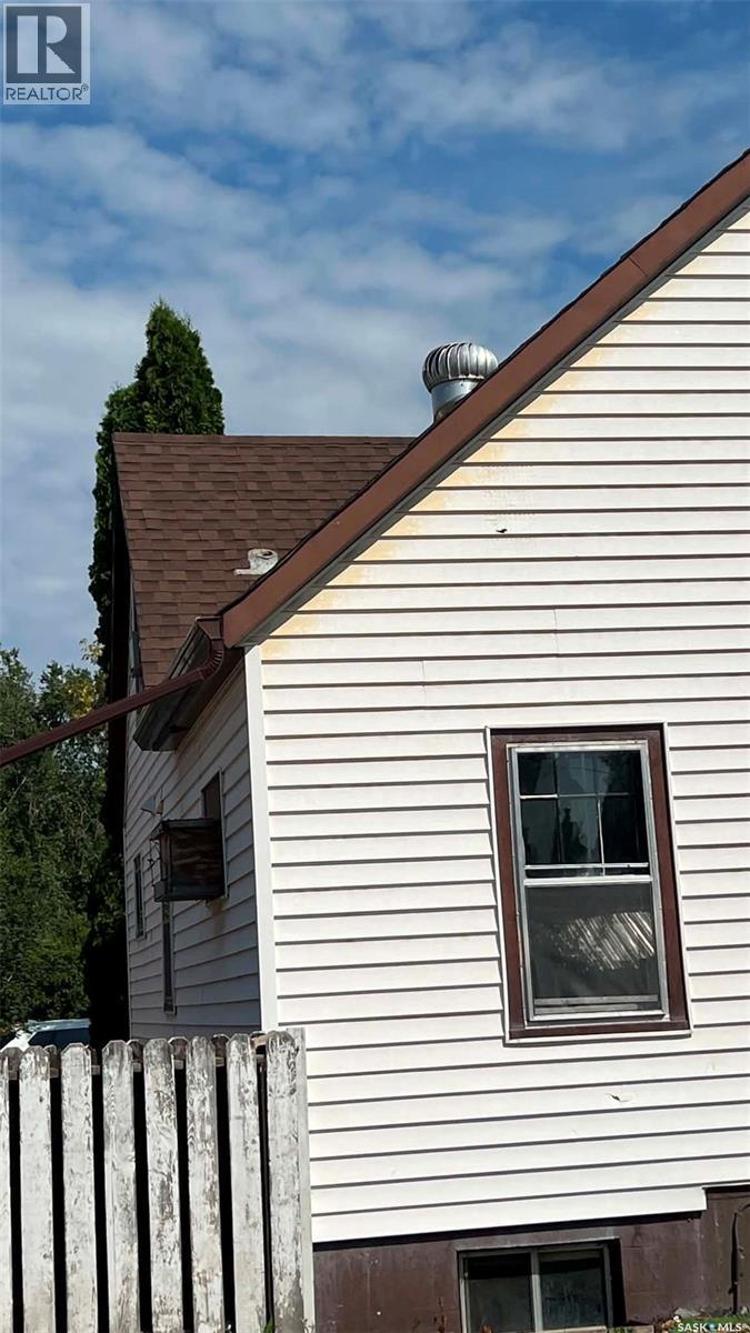 355 10Th Street E, Prince Albert, SK - Outdoor