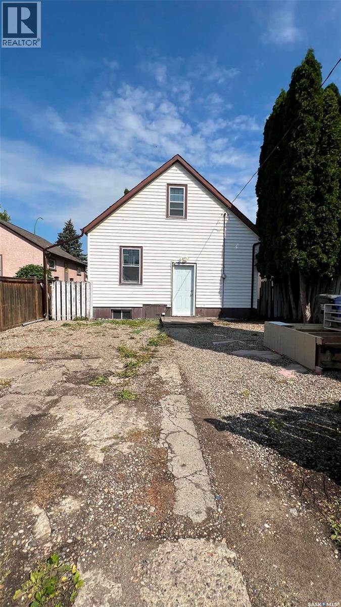 355 10Th Street E, Prince Albert, SK - Outdoor