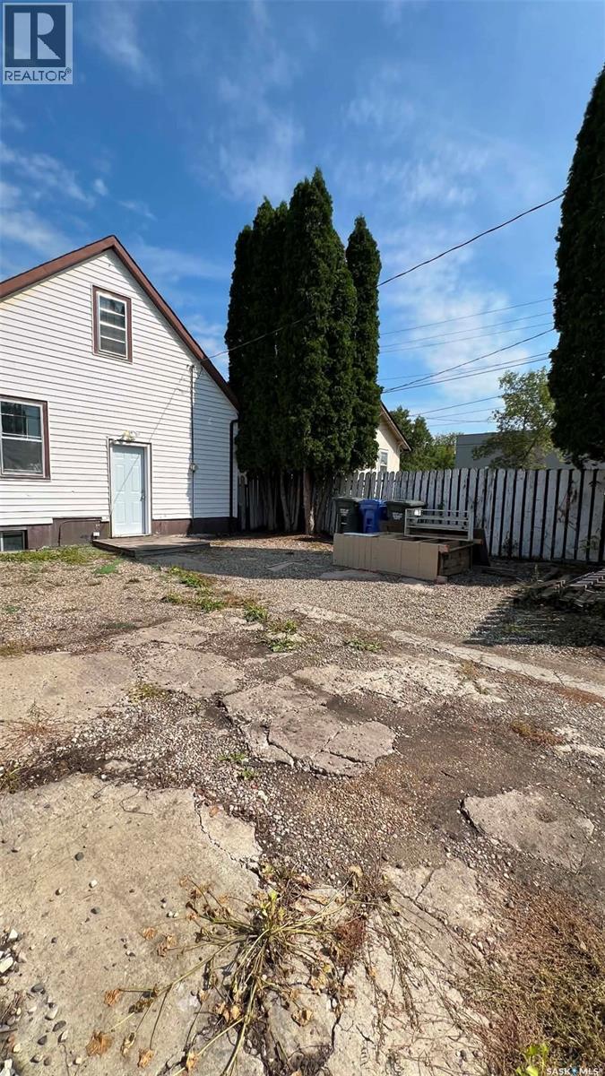 355 10Th Street E, Prince Albert, SK - Outdoor