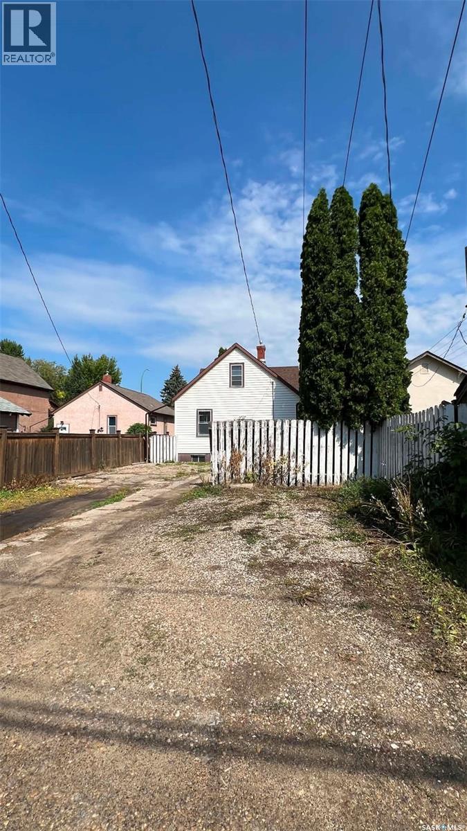 355 10Th Street E, Prince Albert, SK - Outdoor
