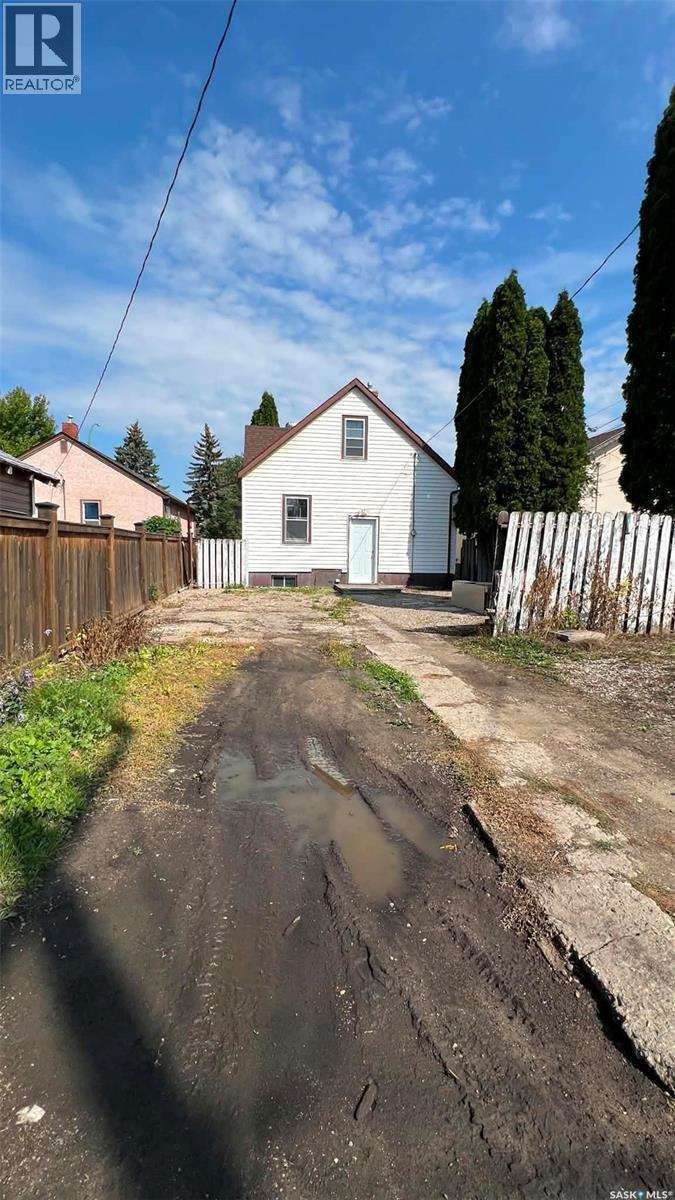 355 10Th Street E, Prince Albert, SK - Outdoor