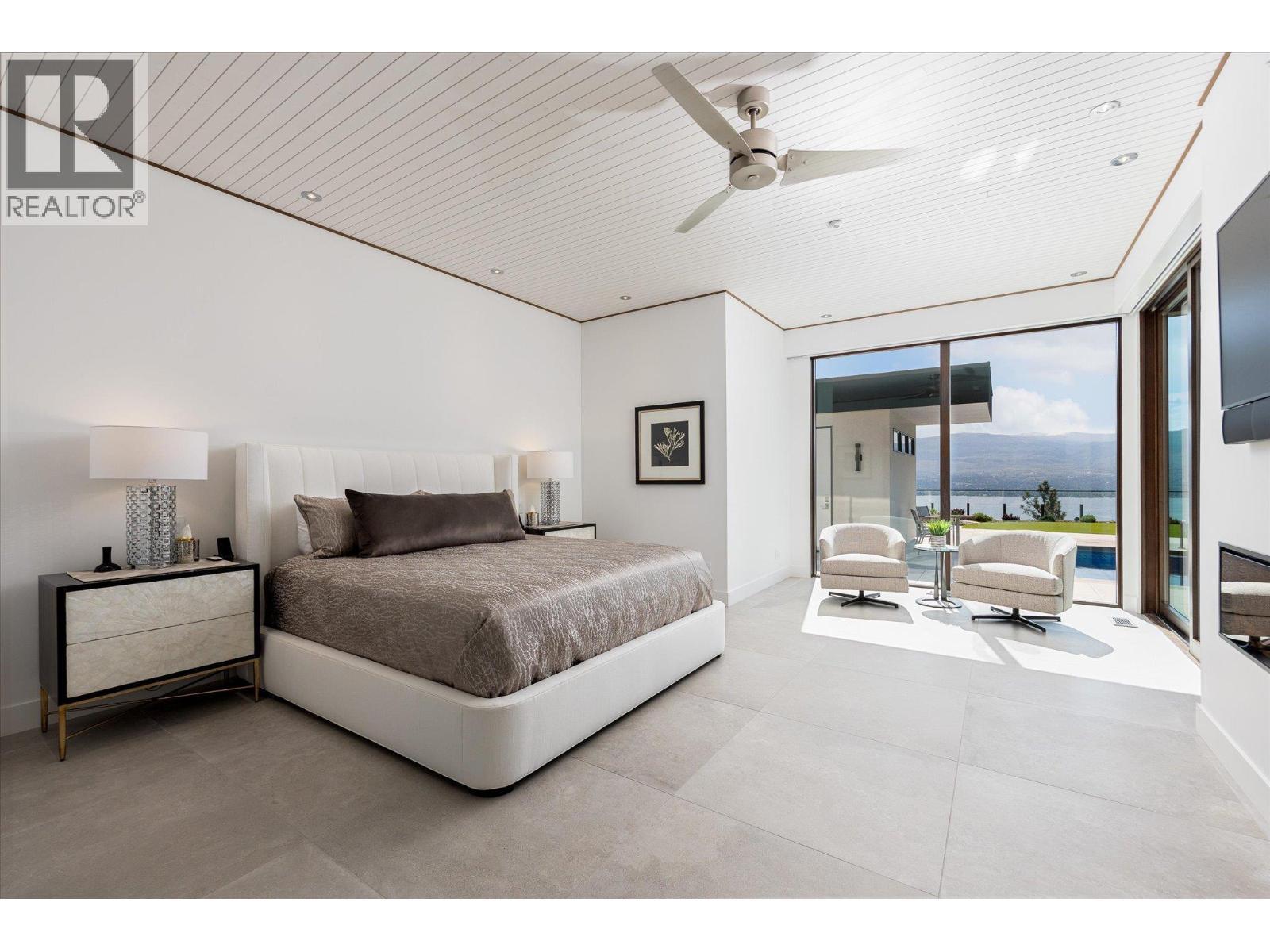 2463 Thacker Drive, West Kelowna, BC - Indoor Photo Showing Bedroom