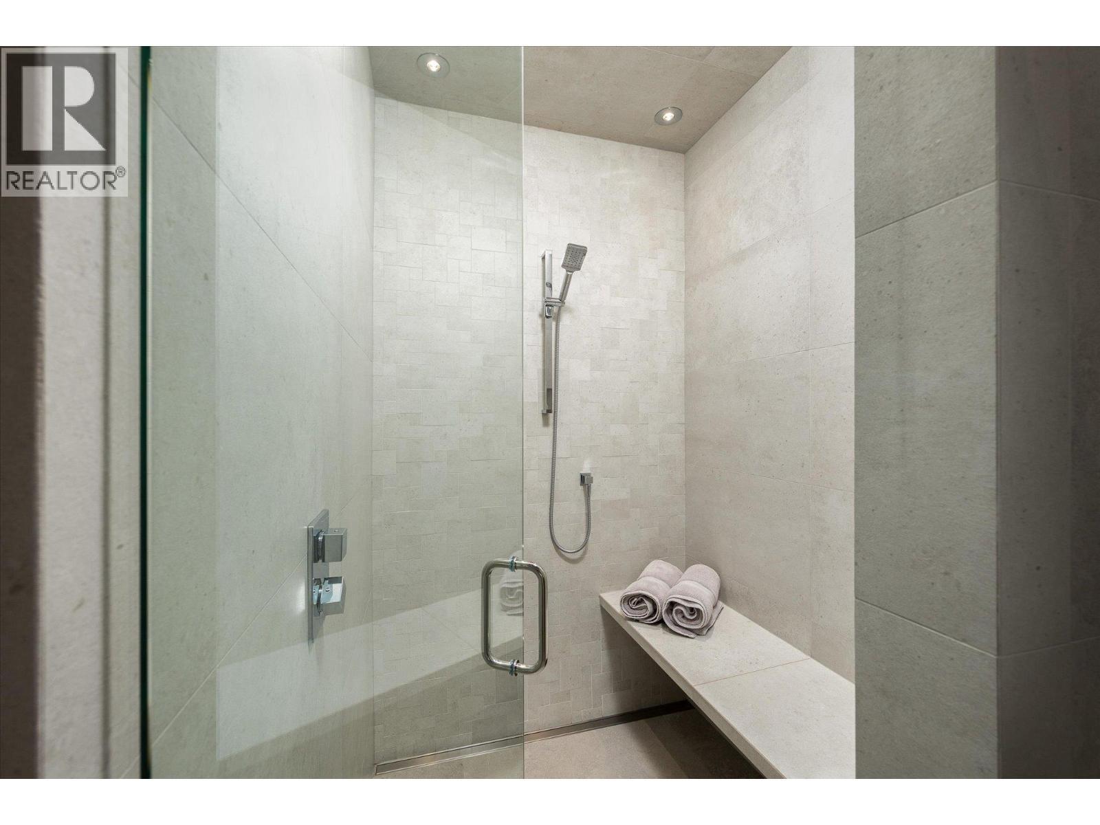 2463 Thacker Drive, West Kelowna, BC - Indoor Photo Showing Bathroom