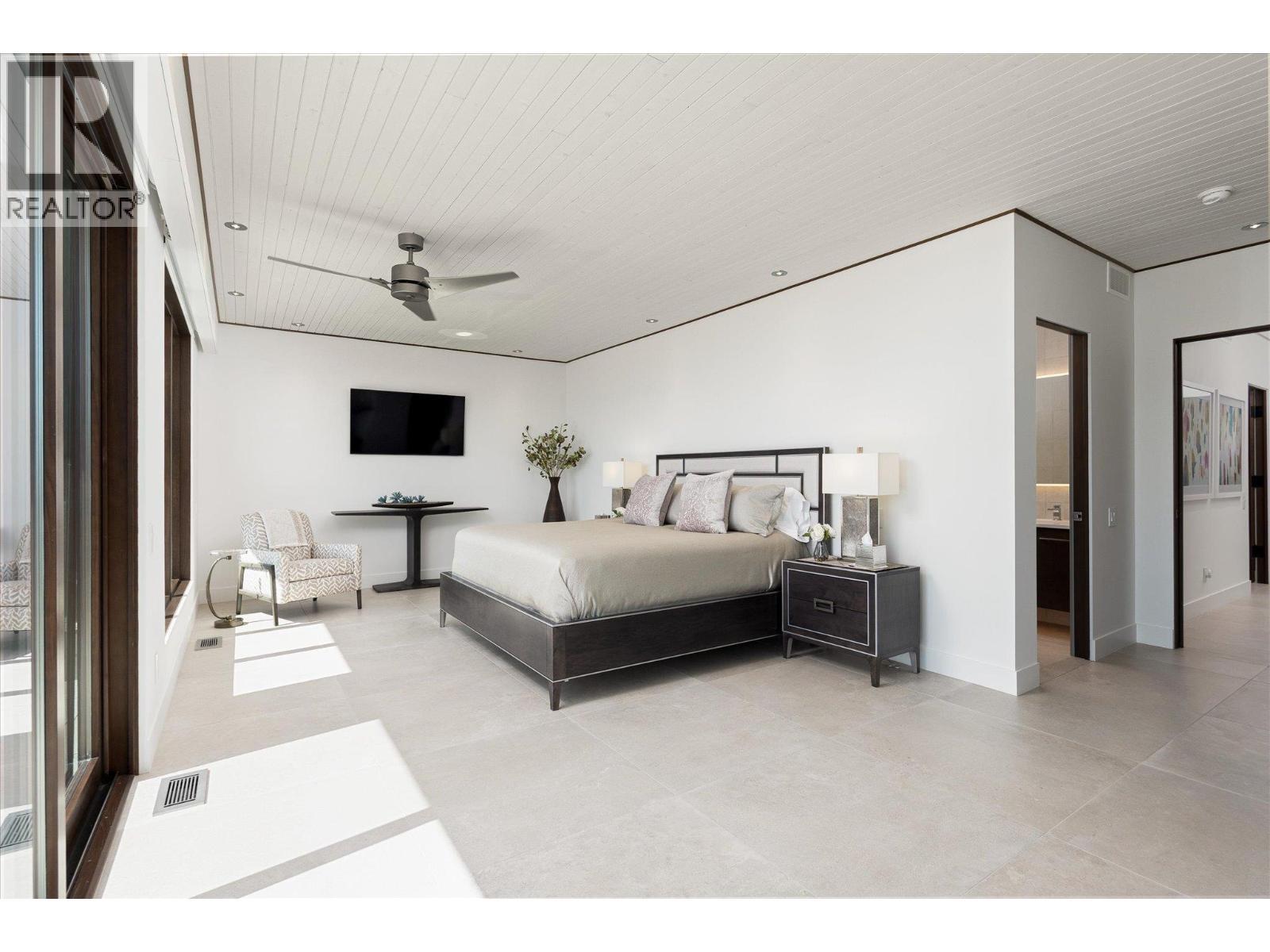 2463 Thacker Drive, West Kelowna, BC - Indoor Photo Showing Bedroom
