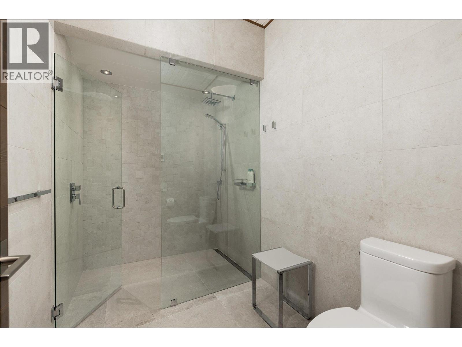 2463 Thacker Drive, West Kelowna, BC - Indoor Photo Showing Bathroom