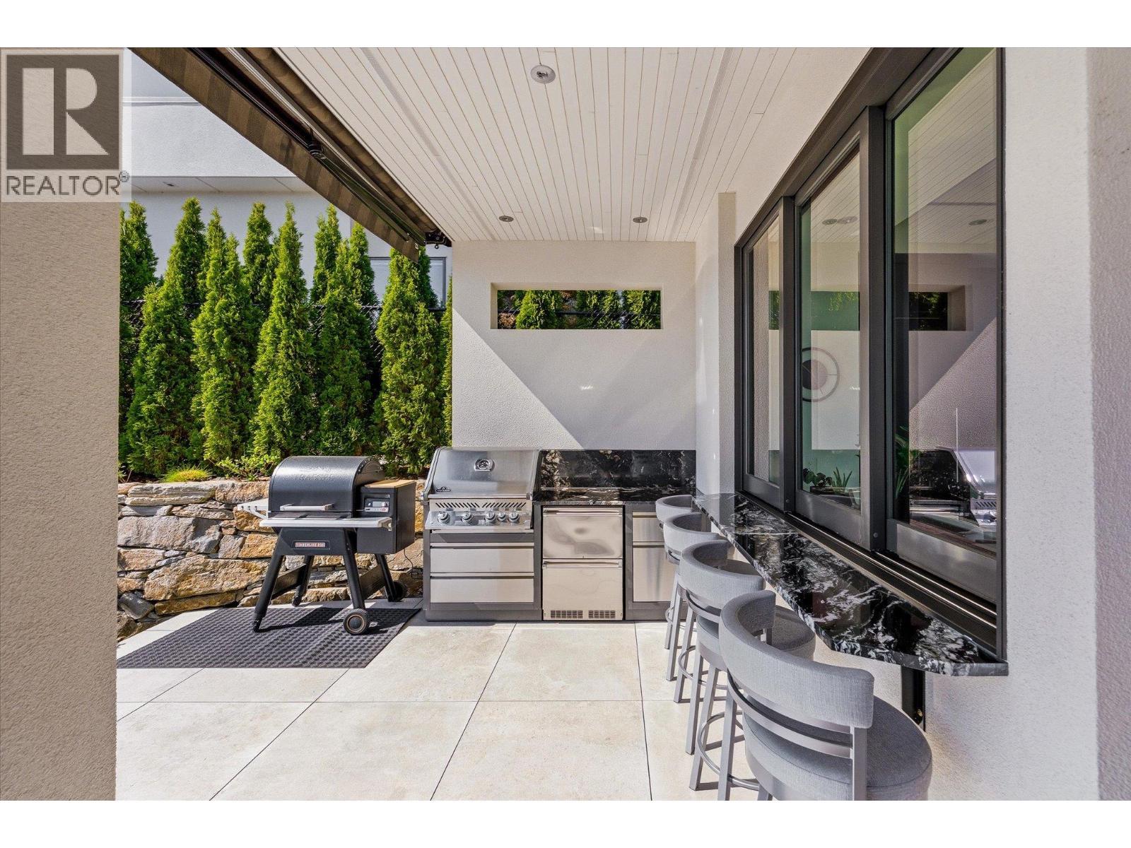 2463 Thacker Drive, West Kelowna, BC - Outdoor