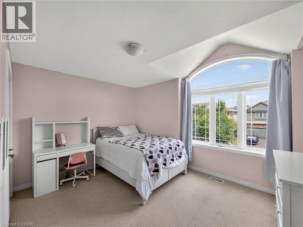 3 Hitching Post Ridge, Binbrook, ON - Indoor Photo Showing Bedroom