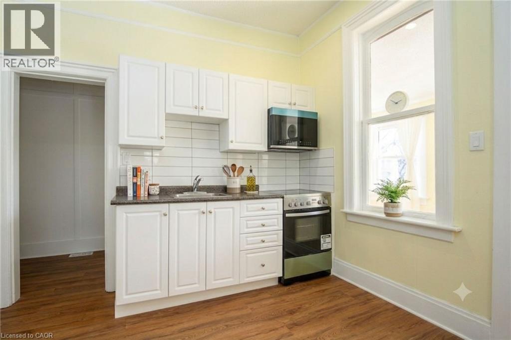 10 Shanley Street, Kitchener, ON - Indoor Photo Showing Kitchen