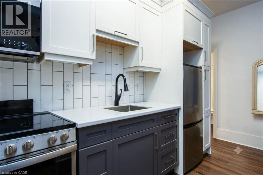 10 Shanley Street, Kitchener, ON - Indoor Photo Showing Kitchen With Upgraded Kitchen