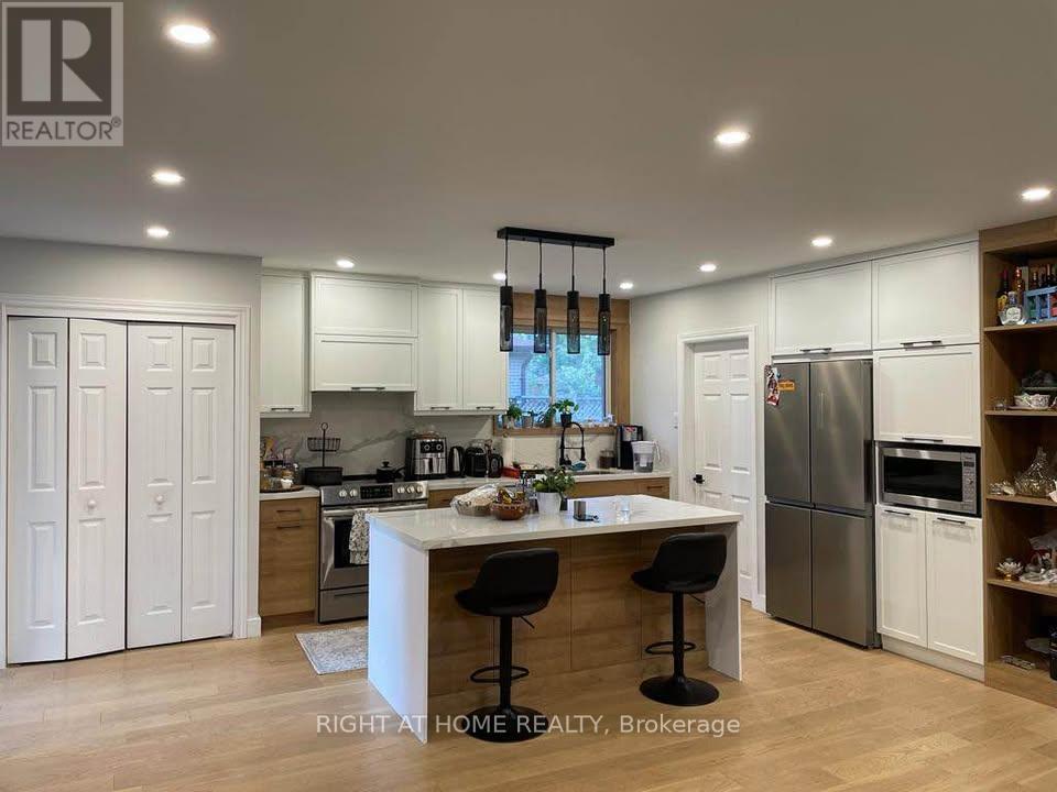 39 Devins Drive, Aurora, ON - Indoor Photo Showing Kitchen