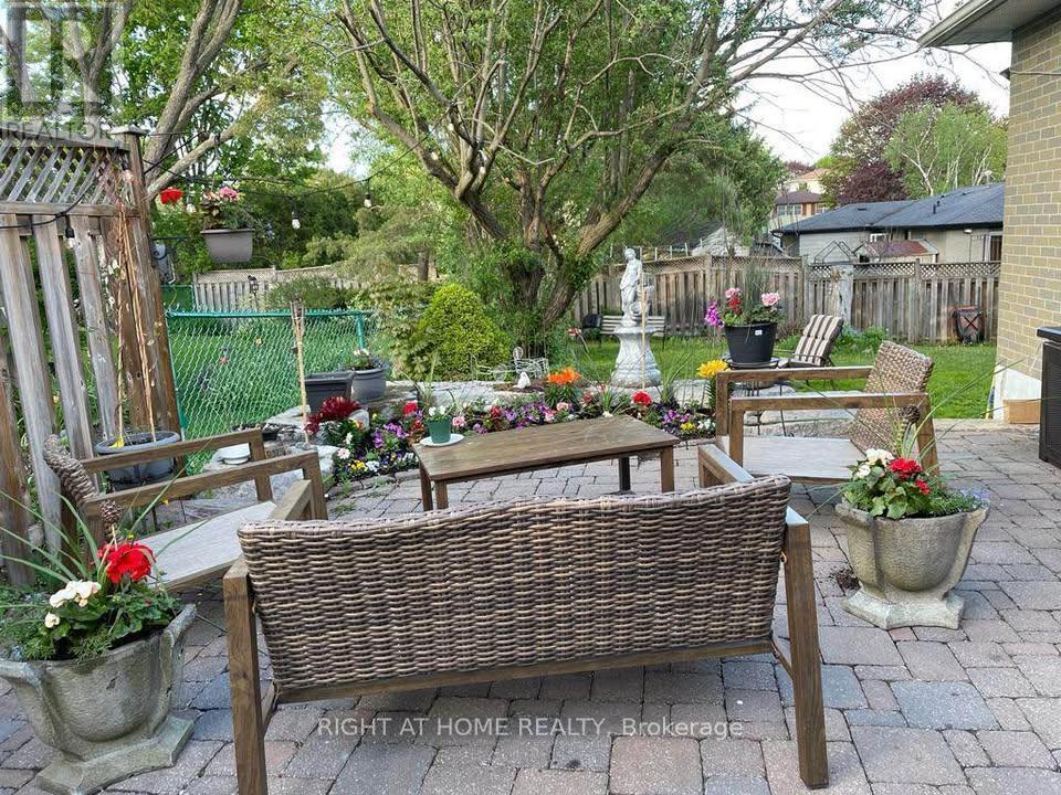 39 Devins Drive, Aurora, ON - Outdoor With Deck Patio Veranda