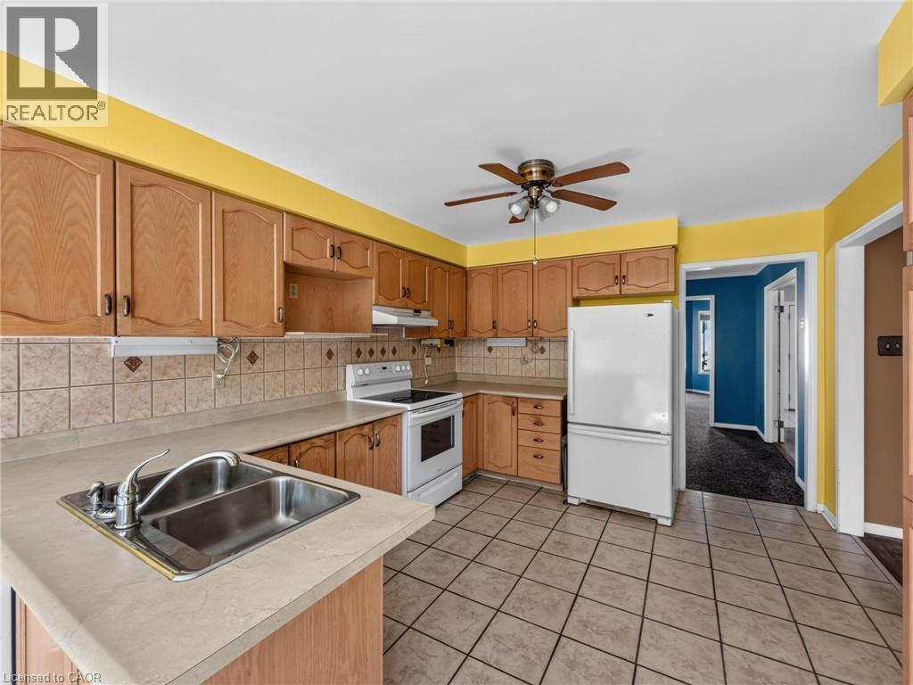 60 Attwood Drive, Cambridge, ON - Indoor Photo Showing Kitchen With Double Sink